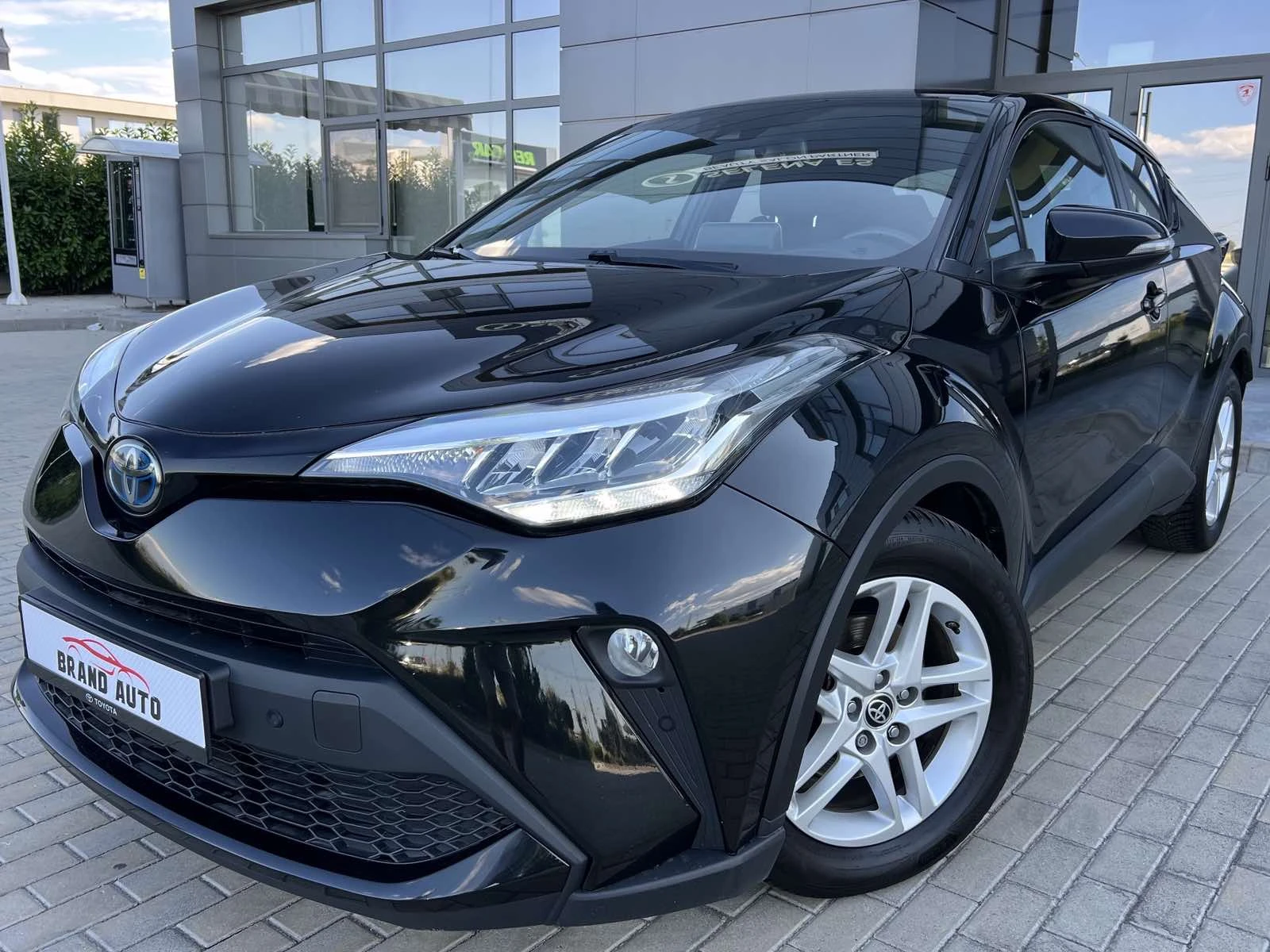 Toyota C-HR * В ГАРАНЦИЯ от TOYOTA * 1.8 HYBRID 122k.c.