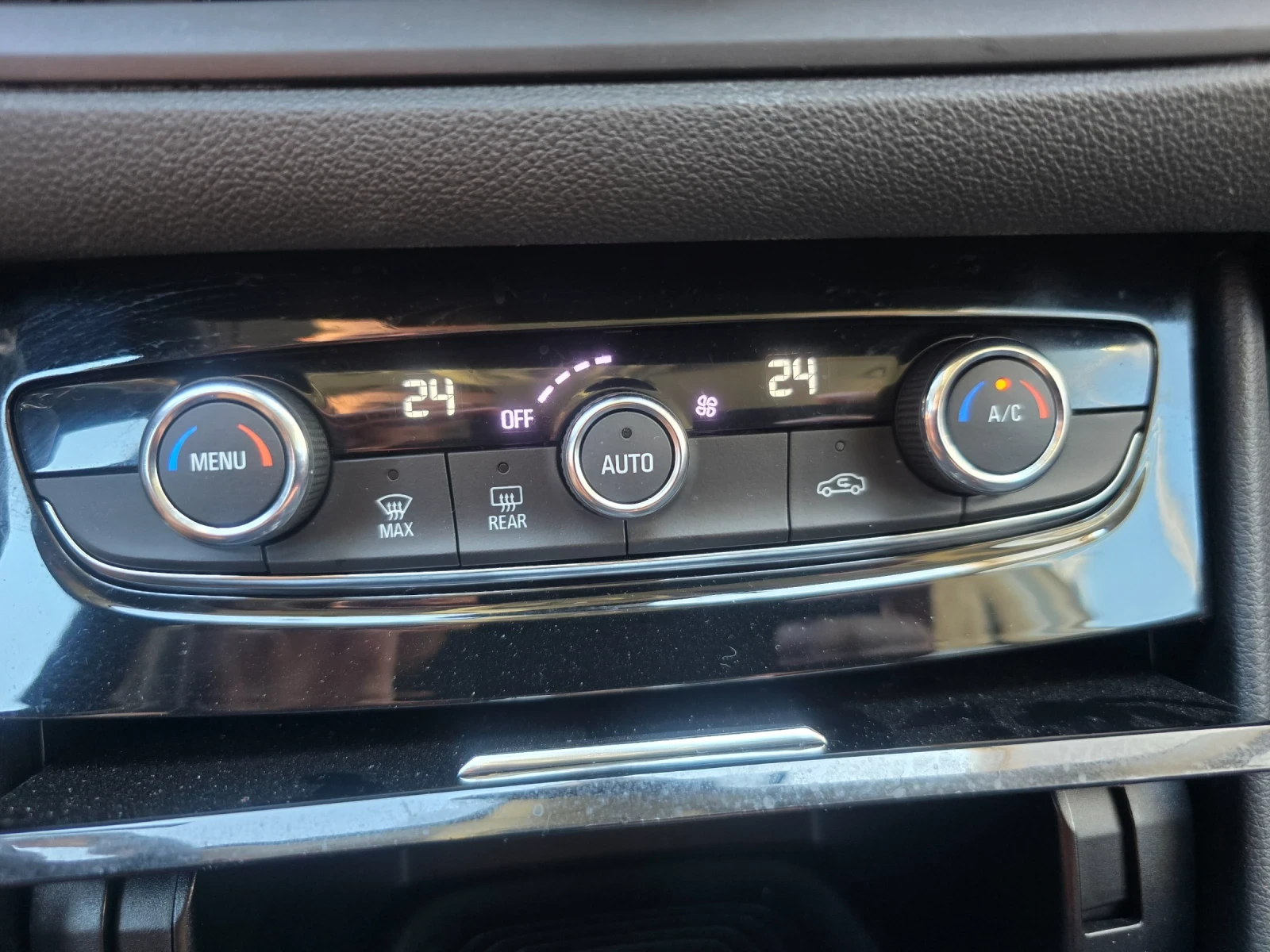 Opel Grandland 1.5D, снимка 14 - Автомобили и джипове - 56115953