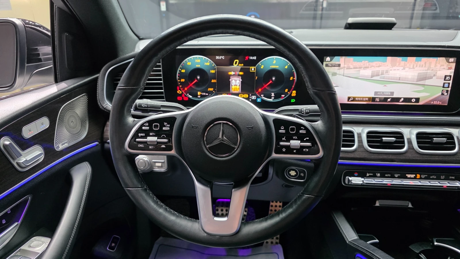 Mercedes-Benz GLE 400 DIS* BURM* 360* PANO* , снимка 8 - Автомобили и джипове - 56132076