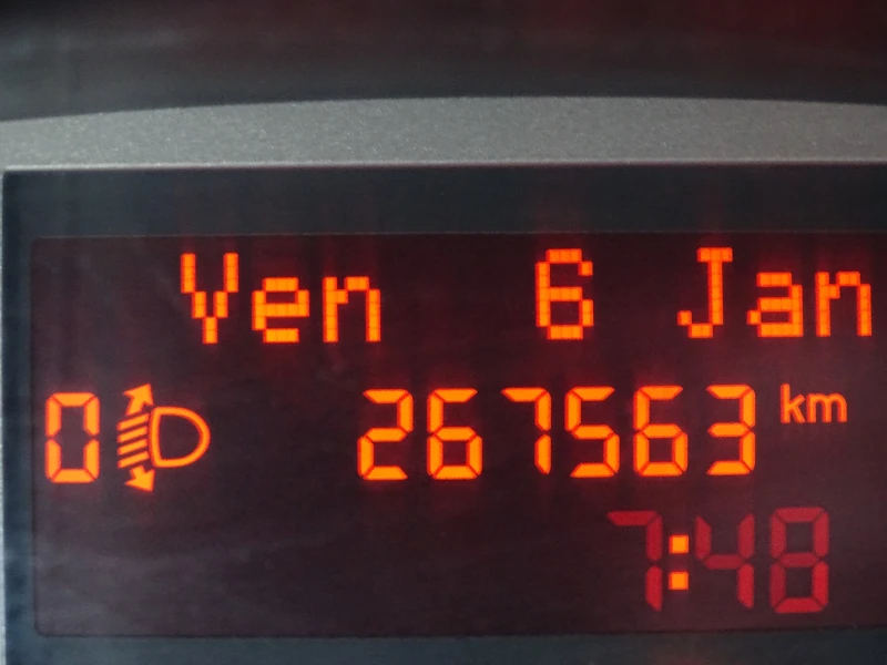 Iveco Daily 35C14 3.0HPI  КАТ. * Б* 7 МЕСТА, снимка 13 - Бусове и автобуси - 49483792