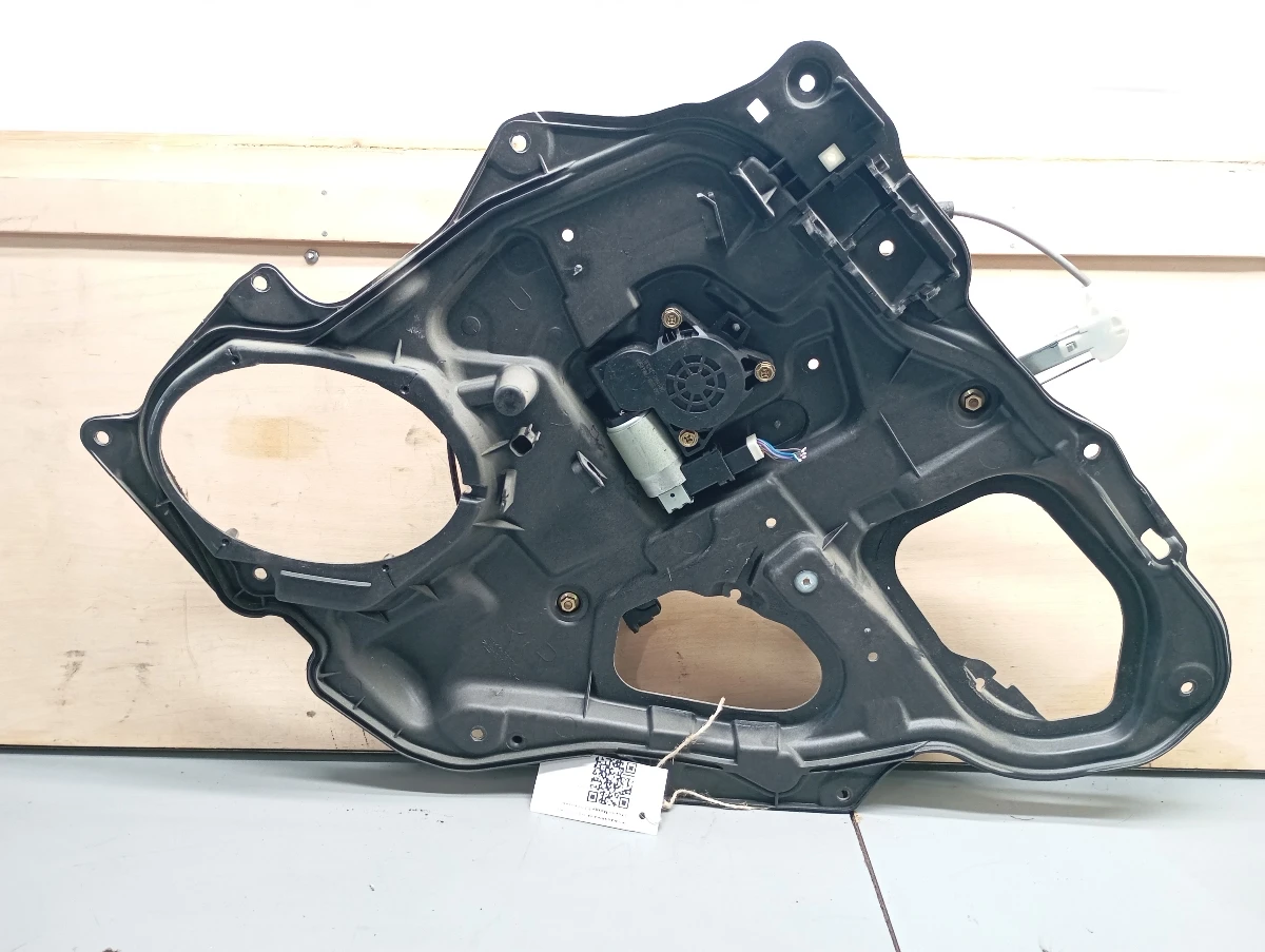 ел.машинка за задно дясно стъкло Мазда 3 2.0 бензин