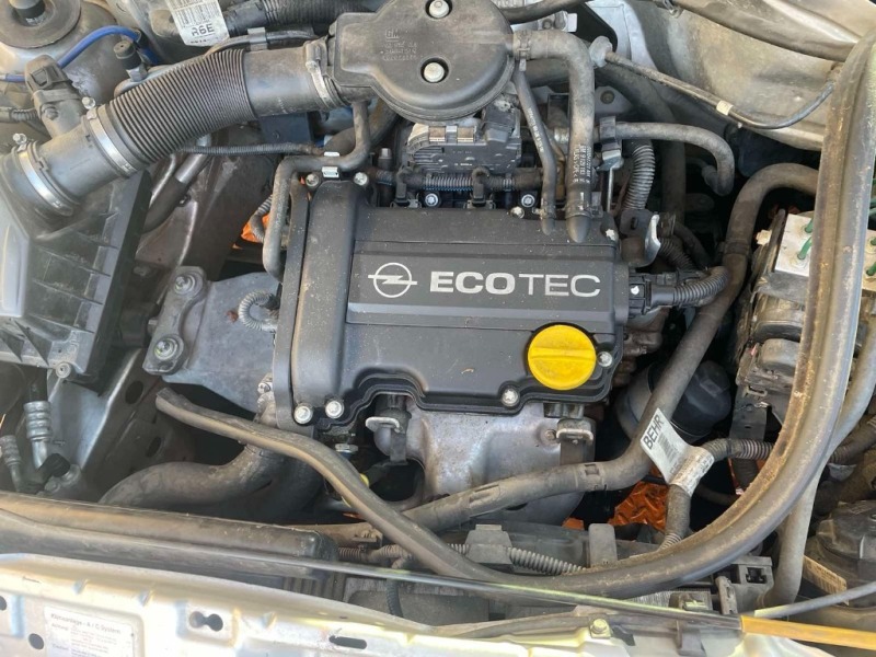 Opel Corsa C 1.0 ECOTEC 3 цилиндъра, снимка 4 - Автомобили и джипове - 43257216