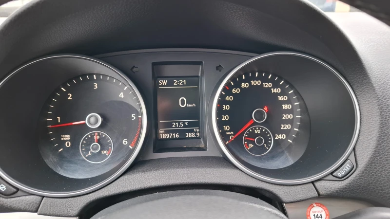 VW Golf 1.6TDI, снимка 14 - Автомобили и джипове - 49688134