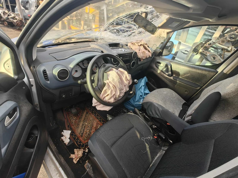 Peugeot Partner 1.6 HDI, снимка 7 - Автомобили и джипове - 51983152