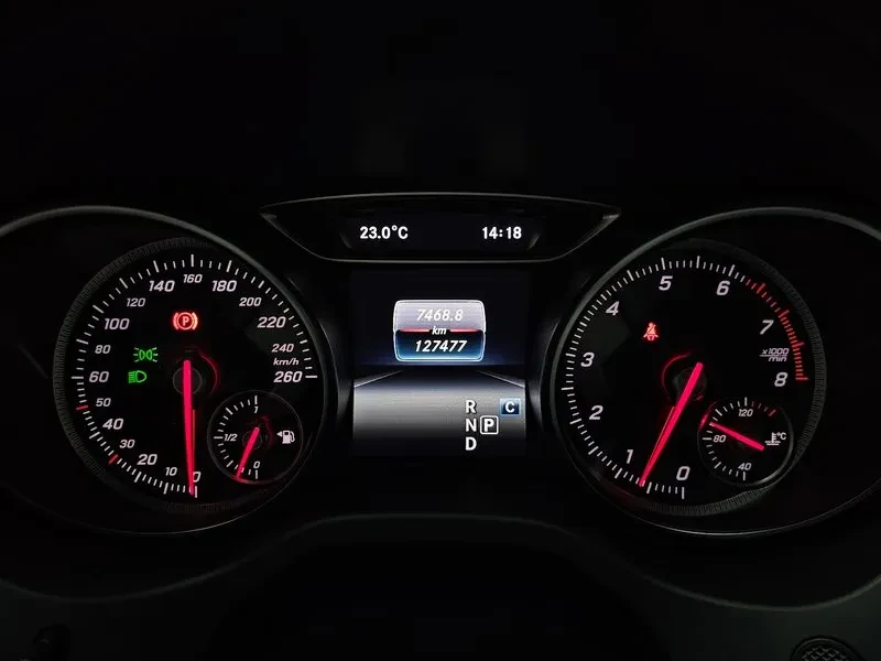 Mercedes-Benz CLA 250  4Matic Amg Line, снимка 8 - Автомобили и джипове - 55100542