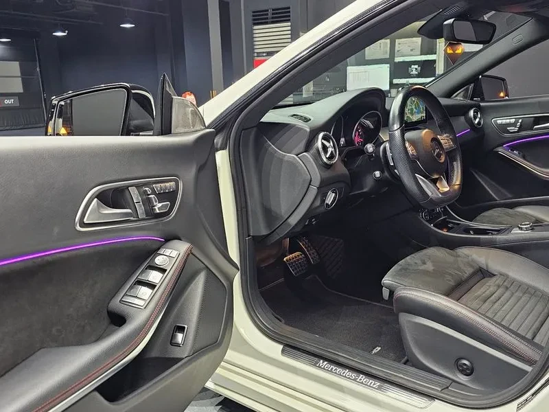 Mercedes-Benz CLA 250  4Matic Amg Line, снимка 10 - Автомобили и джипове - 55100542