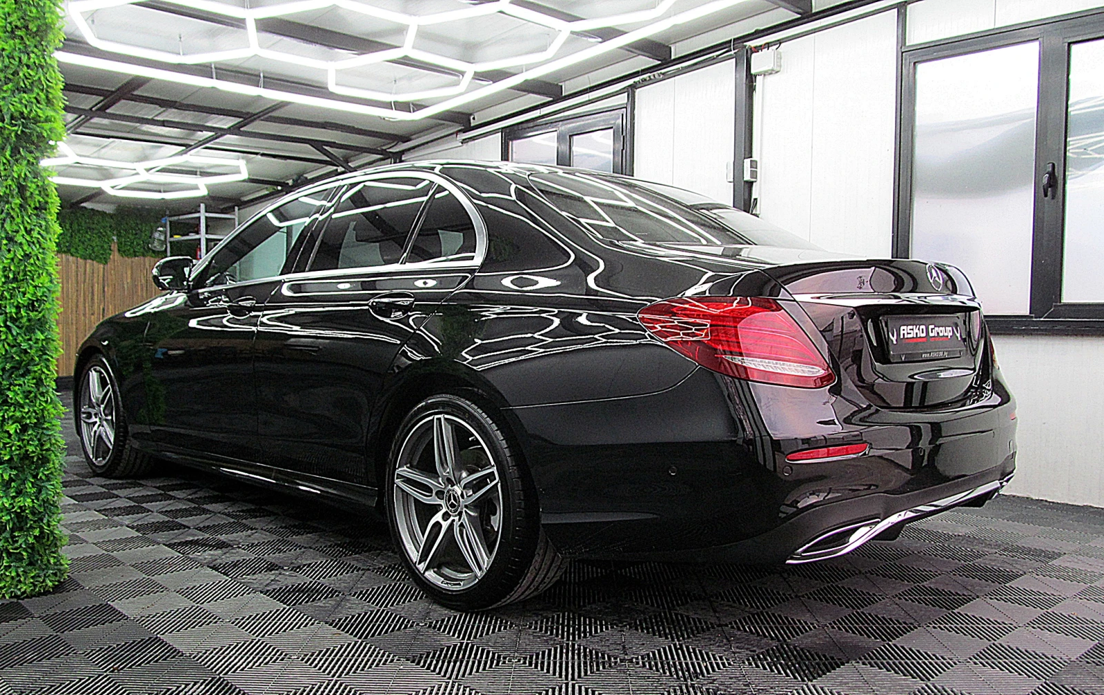 Mercedes-Benz E 220 DIGITAL/PANORAMA/AMG/9gt/360-k/СОБСТВЕН ЛИЗИНГ - изображение 4