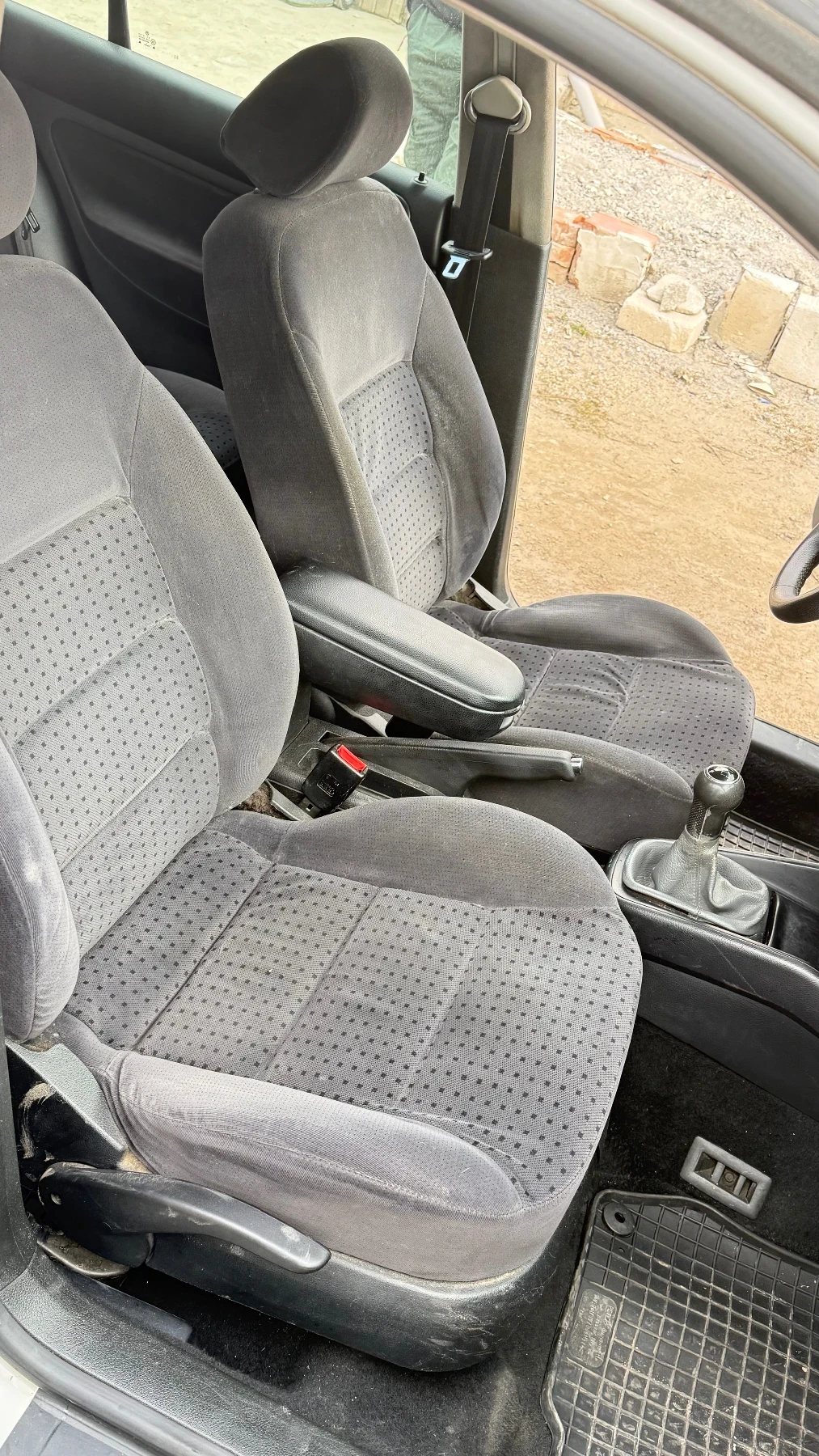 VW Golf 1.9 TDI, снимка 9 - Автомобили и джипове - 53932599