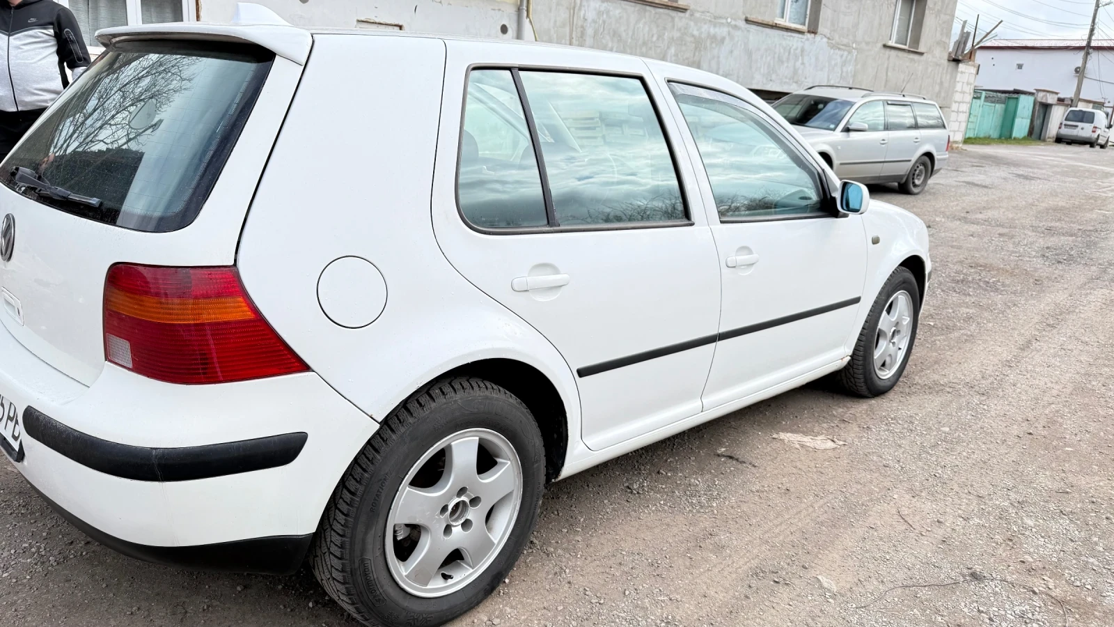 VW Golf 1.9 TDI, снимка 3 - Автомобили и джипове - 53932599