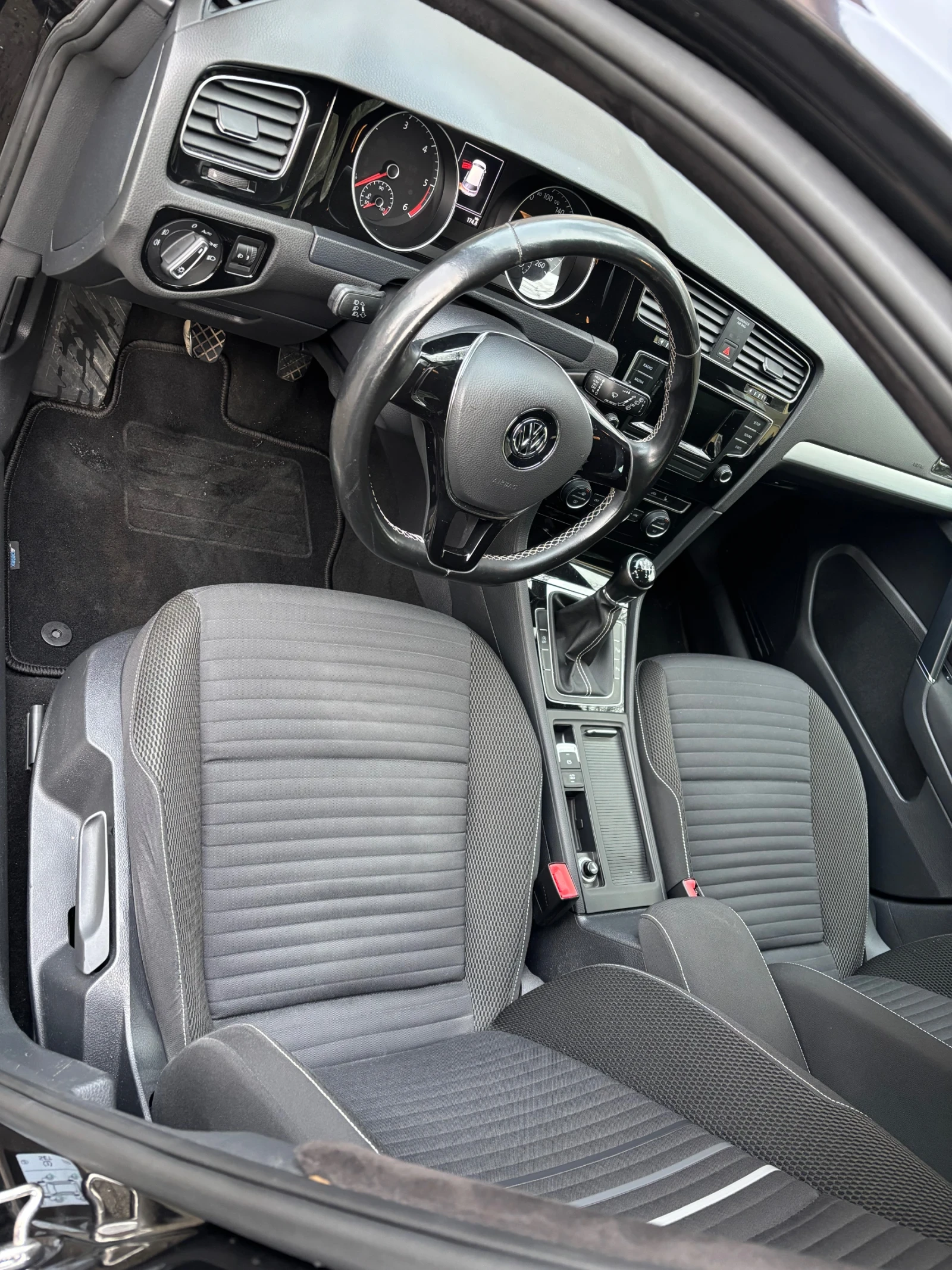 VW Golf, снимка 13 - Автомобили и джипове - 54044582