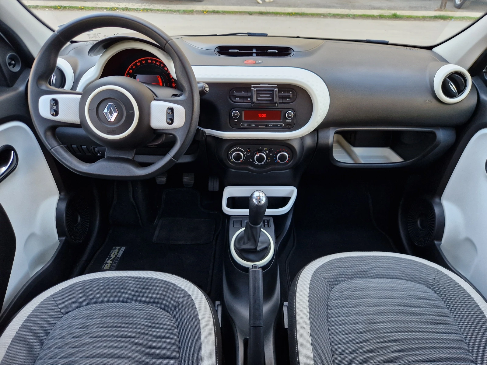 Renault Twingo 1.0 SCe, снимка 10 - Автомобили и джипове - 54315514