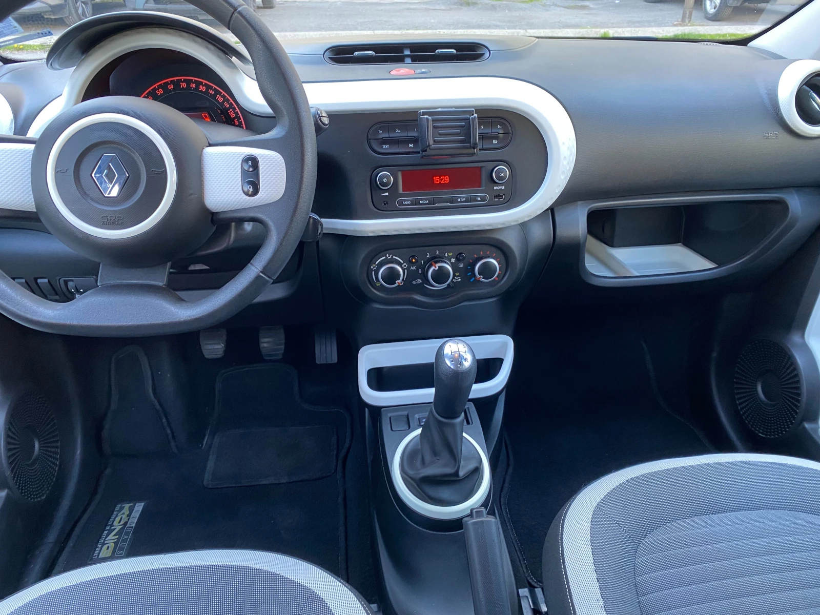 Renault Twingo 1.0 SCe, снимка 11 - Автомобили и джипове - 54315514