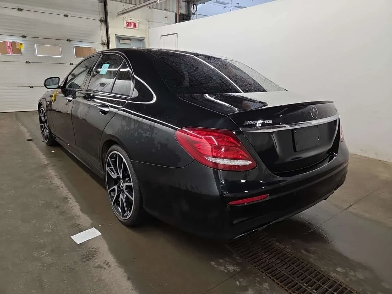 Mercedes-Benz E 43 AMG | 360 | DISTRONIC | ОБДУХВАНЕ, снимка 4 - Автомобили и джипове - 54918709