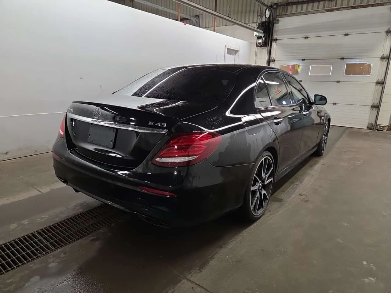 Mercedes-Benz E 43 AMG | 360 | DISTRONIC | ОБДУХВАНЕ, снимка 3 - Автомобили и джипове - 54918709