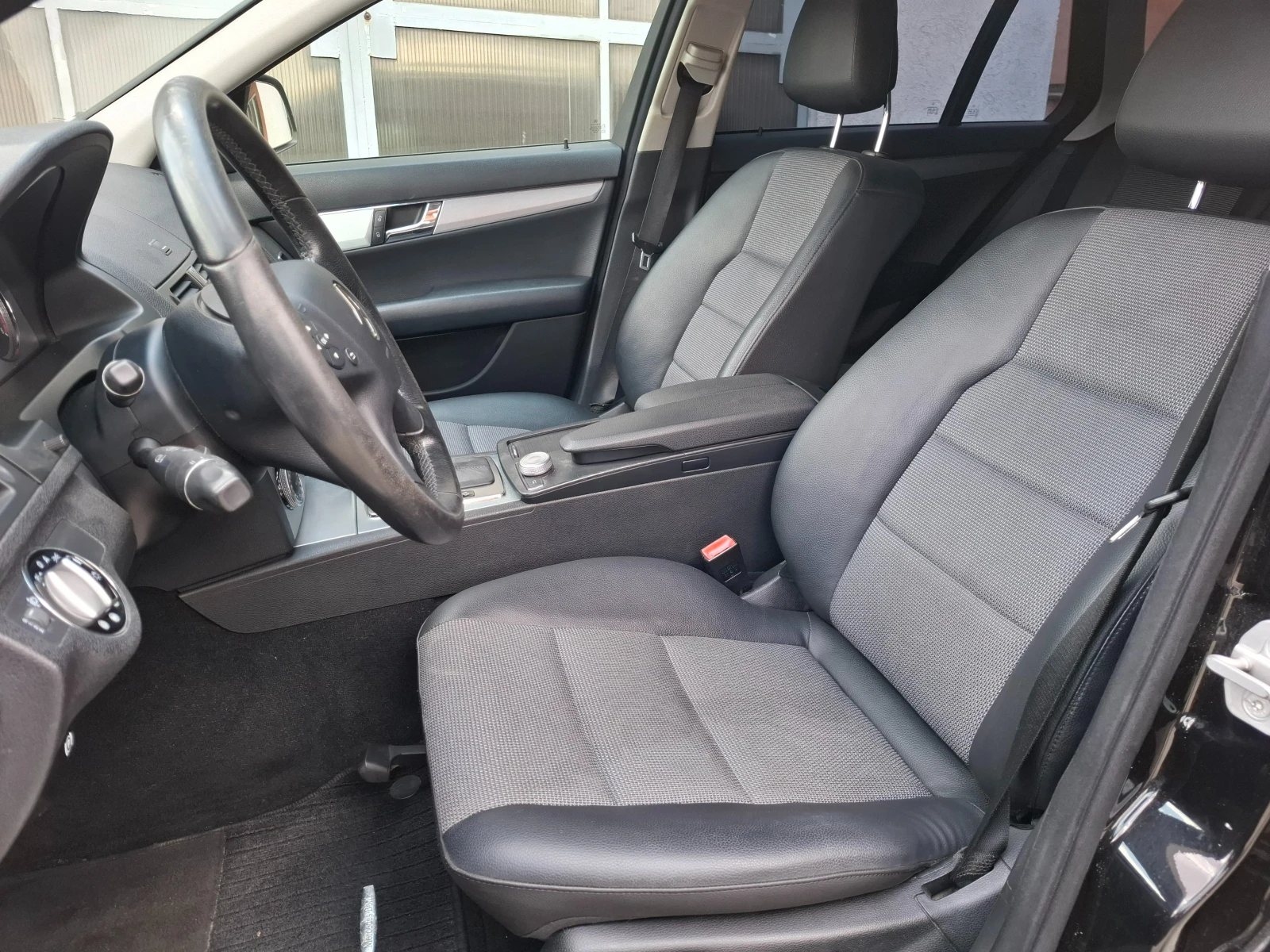 Mercedes-Benz C 180 АВТОМАТИК-AVANTGARDE-SWISS, снимка 9 - Автомобили и джипове - 55179340