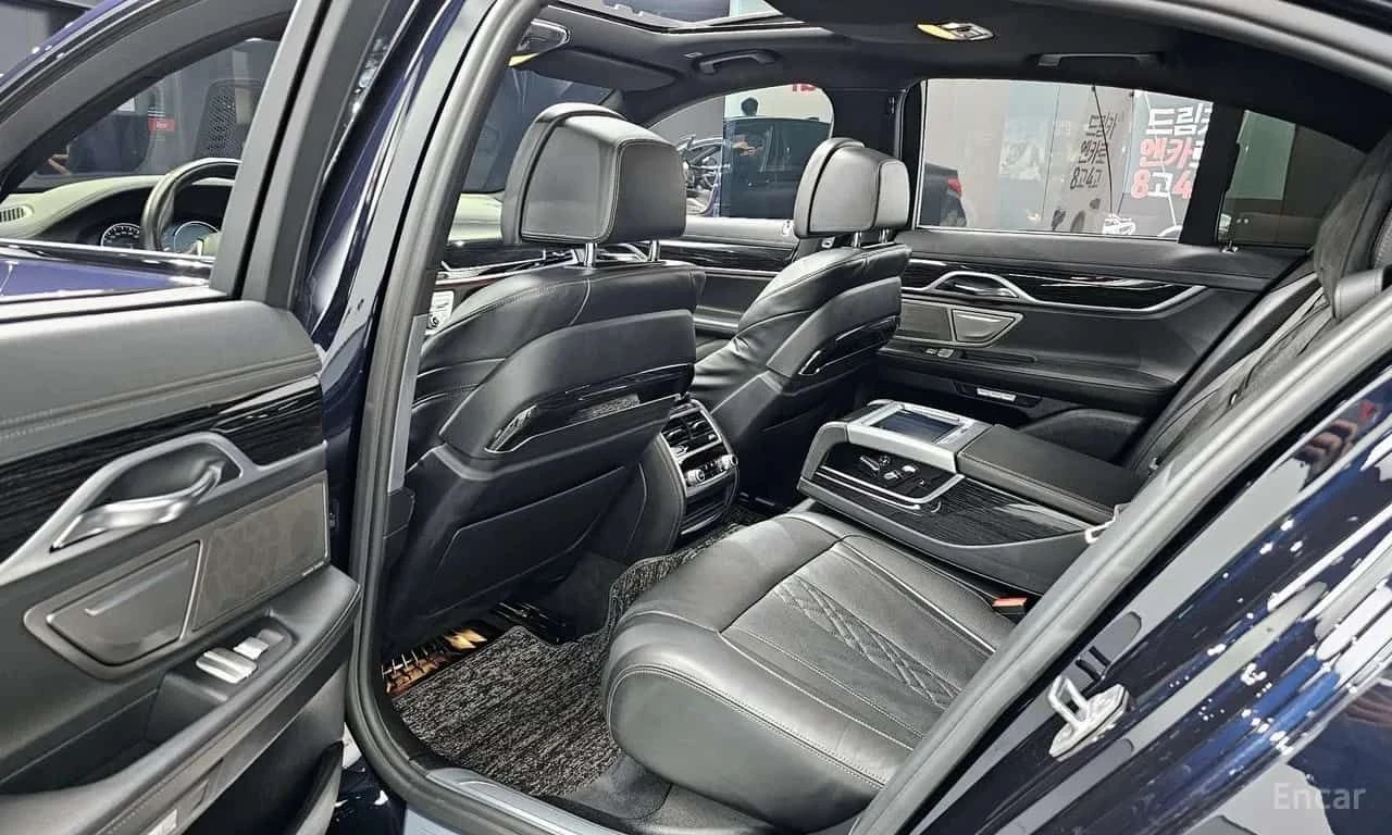 BMW 740 * 740d xDrive M Sport * ЦЕНА ДО БГ, снимка 14 - Автомобили и джипове - 55626739