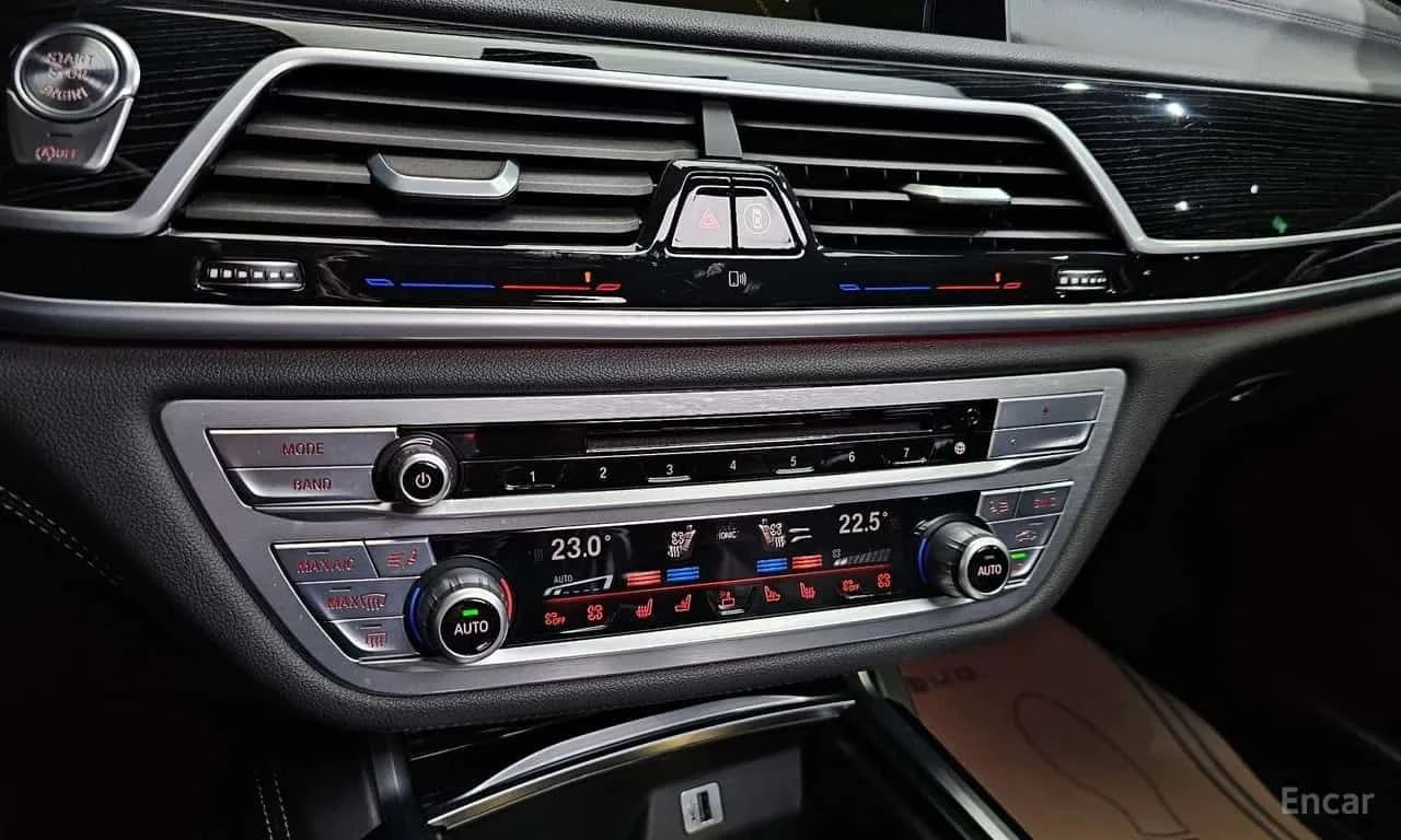 BMW 740 * 740d xDrive M Sport * ЦЕНА ДО БГ, снимка 11 - Автомобили и джипове - 55626739
