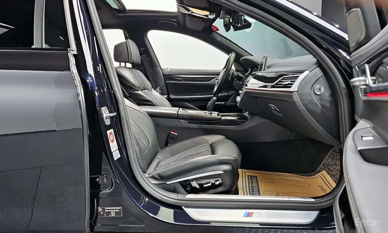 BMW 740 * 740d xDrive M Sport * ЦЕНА ДО БГ, снимка 13 - Автомобили и джипове - 55626739
