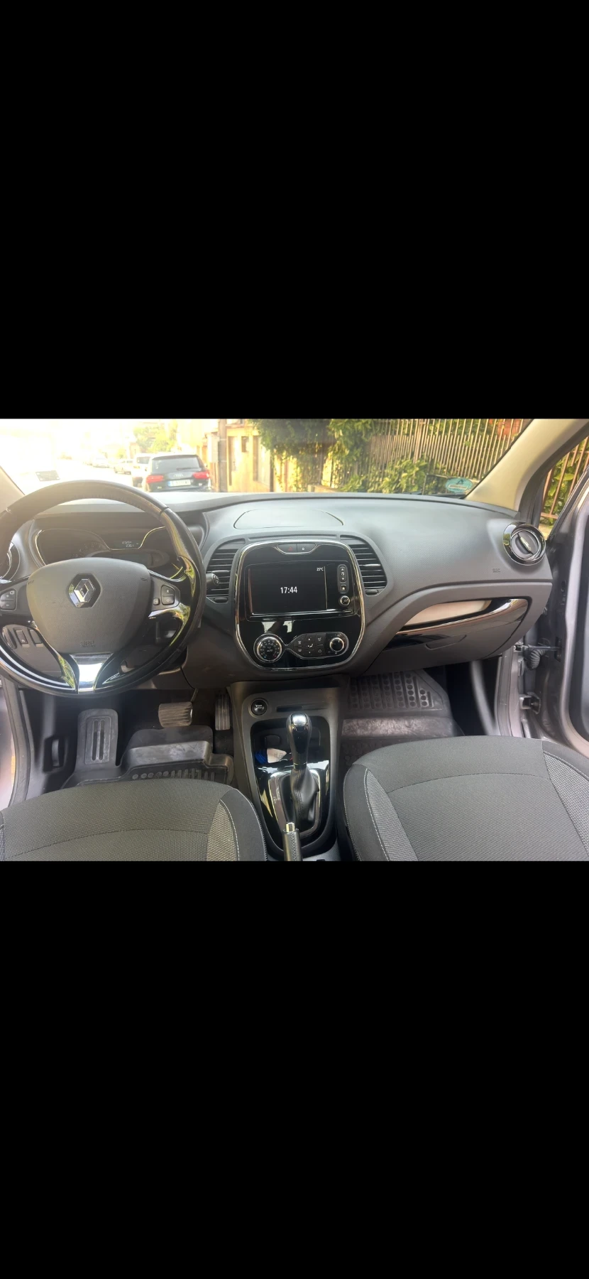 Renault Captur, снимка 11 - Автомобили и джипове - 55867633