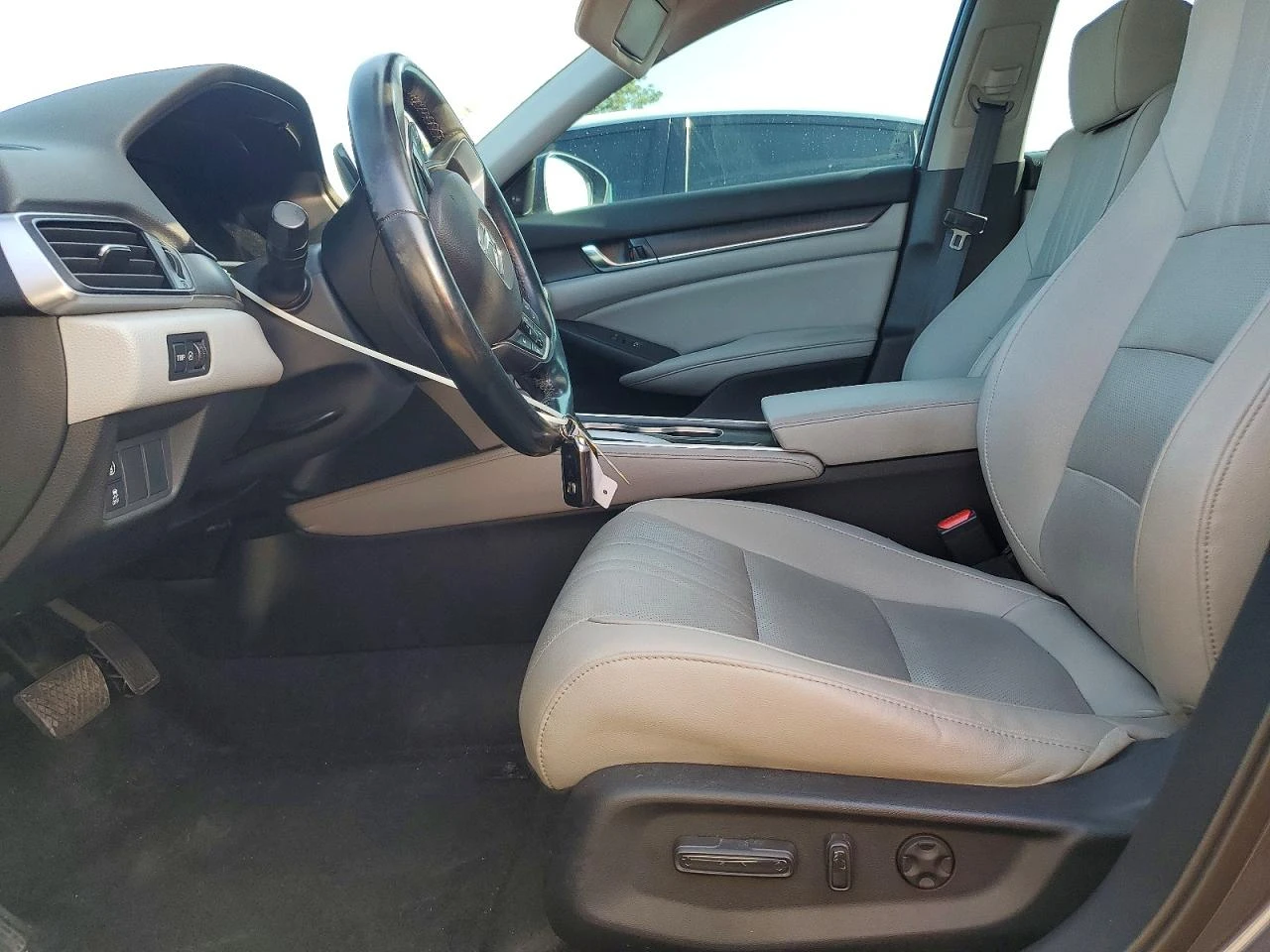 Honda Accord 1.5l Exl, снимка 7 - Автомобили и джипове - 56040367