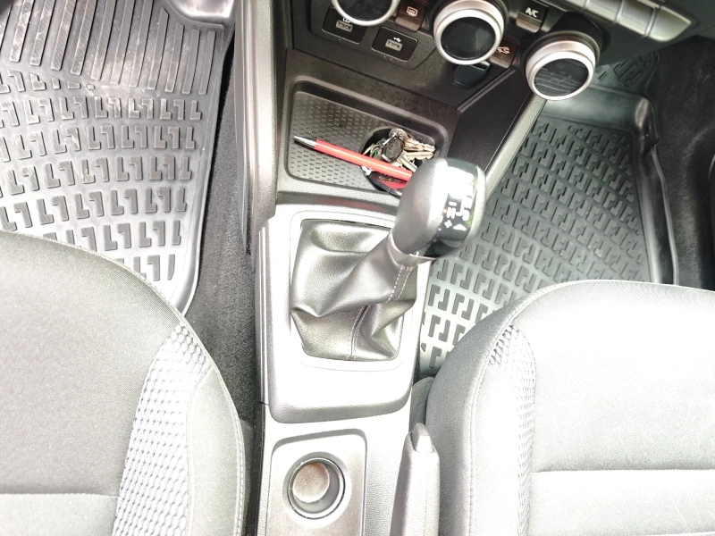 Dacia Duster, снимка 11 - Автомобили и джипове - 52035928