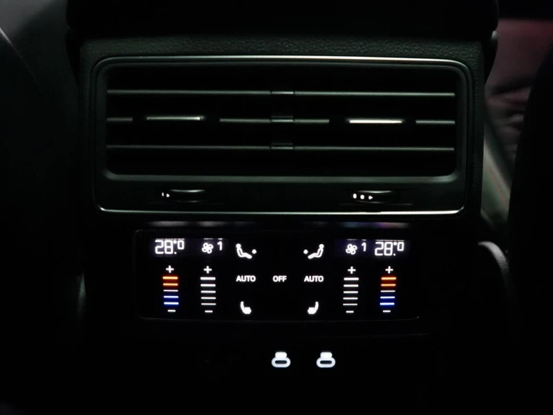 Audi RSQ8 * 4.0Т* QUATTRO* АвтоКредит* (ЦЕНА ДО БГ), снимка 15 - Автомобили и джипове - 52605849