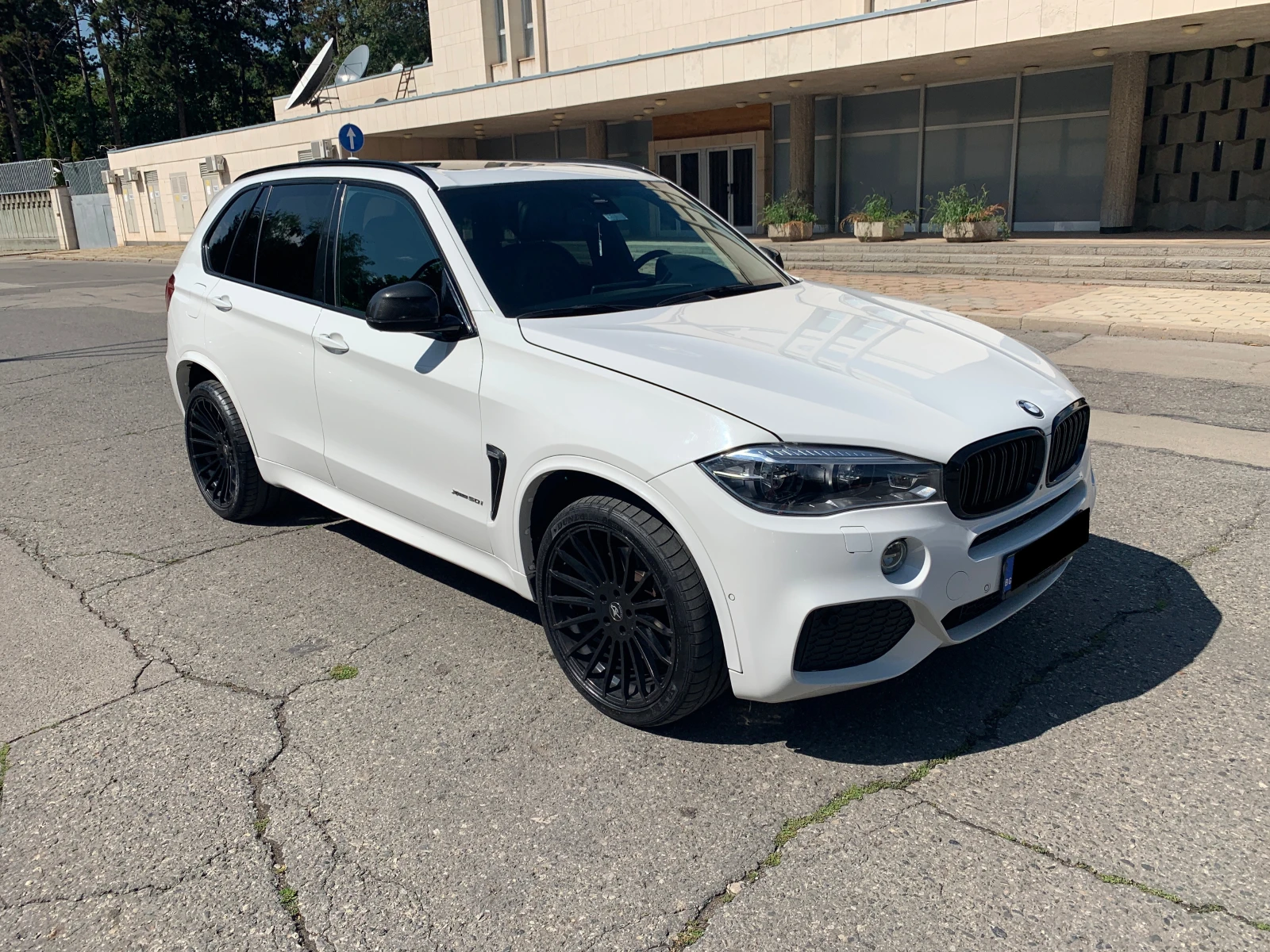 BMW X5 50i xDrive M-Paket - изображение 3