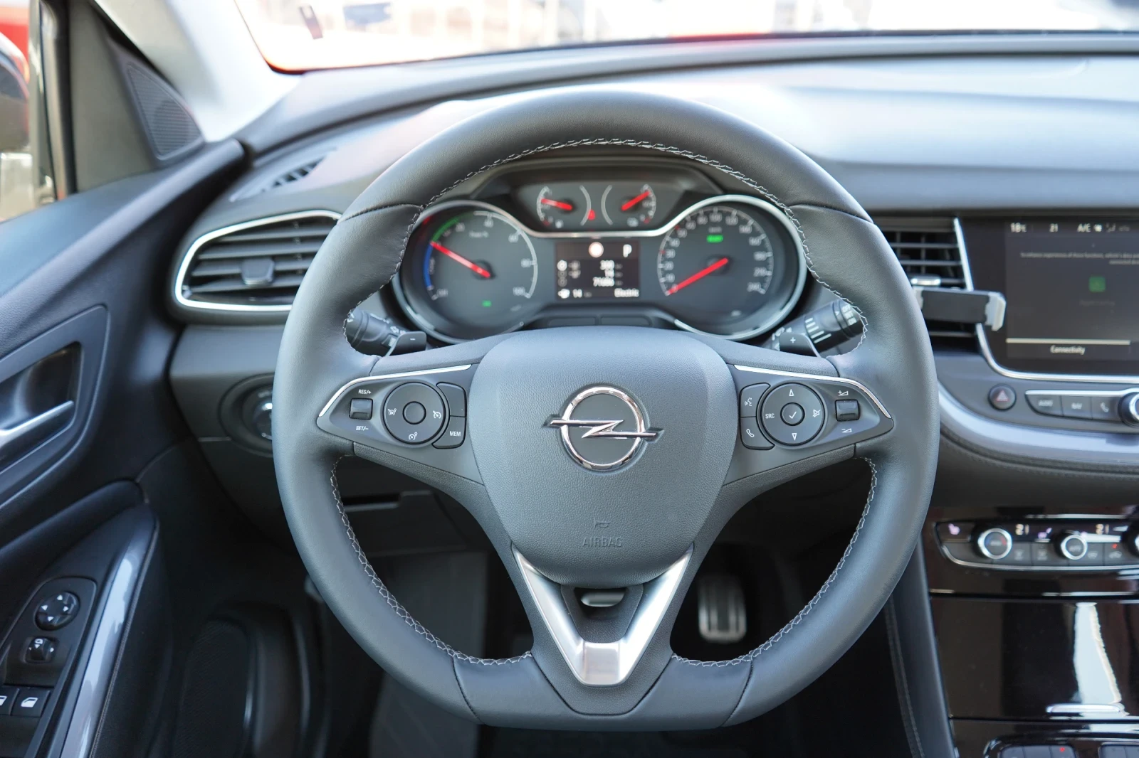 Opel Grandland X * Inovation* 4x4* Plug-in Hybrid* Automatic* , снимка 10 - Автомобили и джипове - 53807817