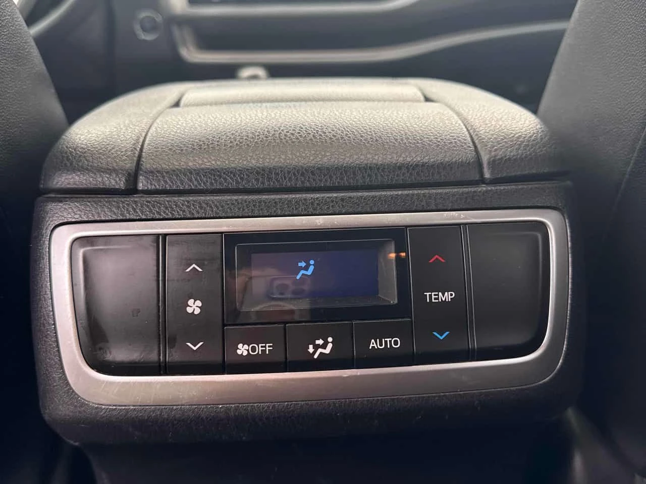 Toyota Highlander XLE/CARFAX/ПОДГРЕВИ/ШИБИДАХ/KEYLESS, снимка 16 - Автомобили и джипове - 54125486