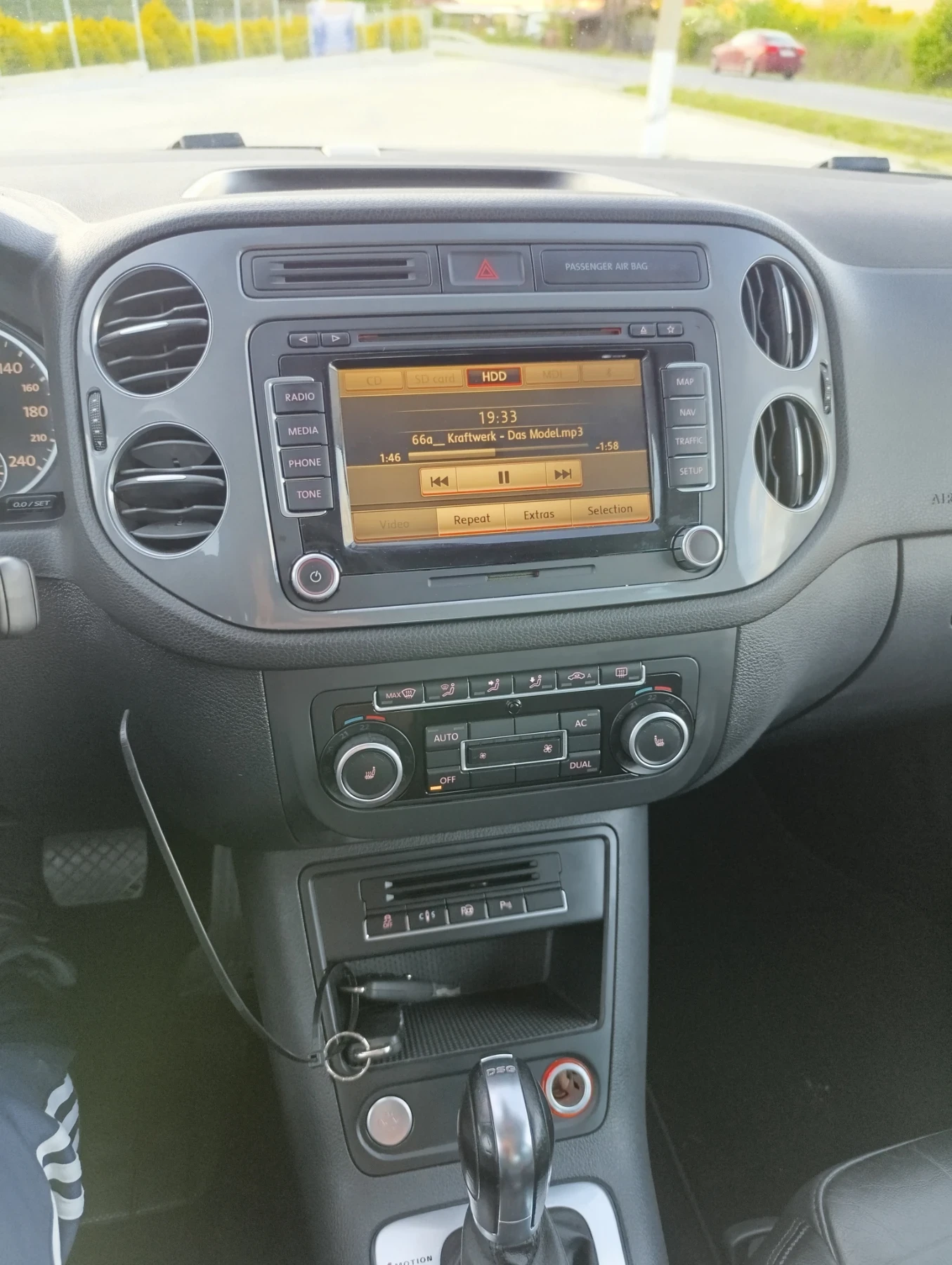 VW Tiguan 2.0TSI, снимка 7 - Автомобили и джипове - 54332815