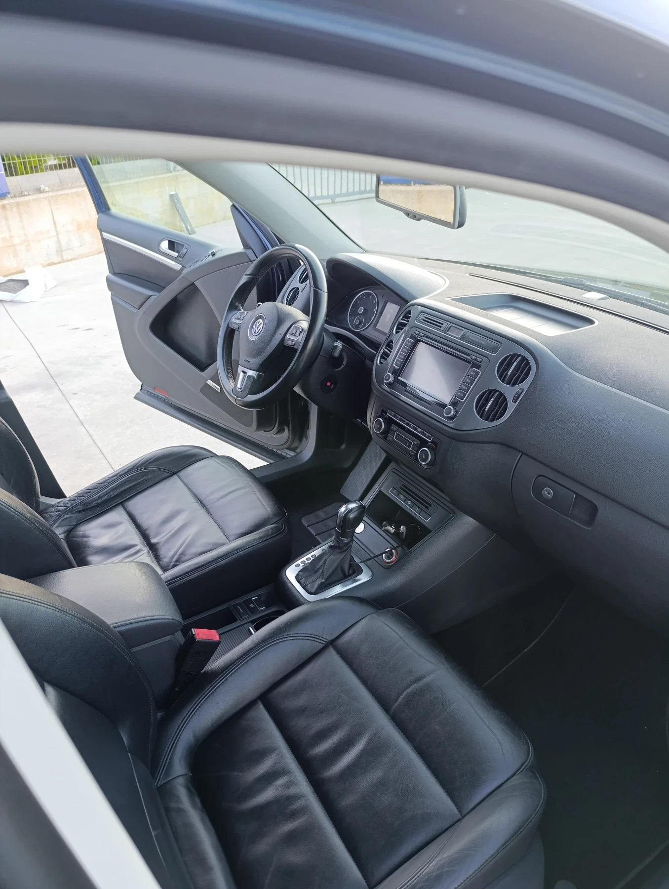 VW Tiguan 2.0TSI, снимка 4 - Автомобили и джипове - 54332815