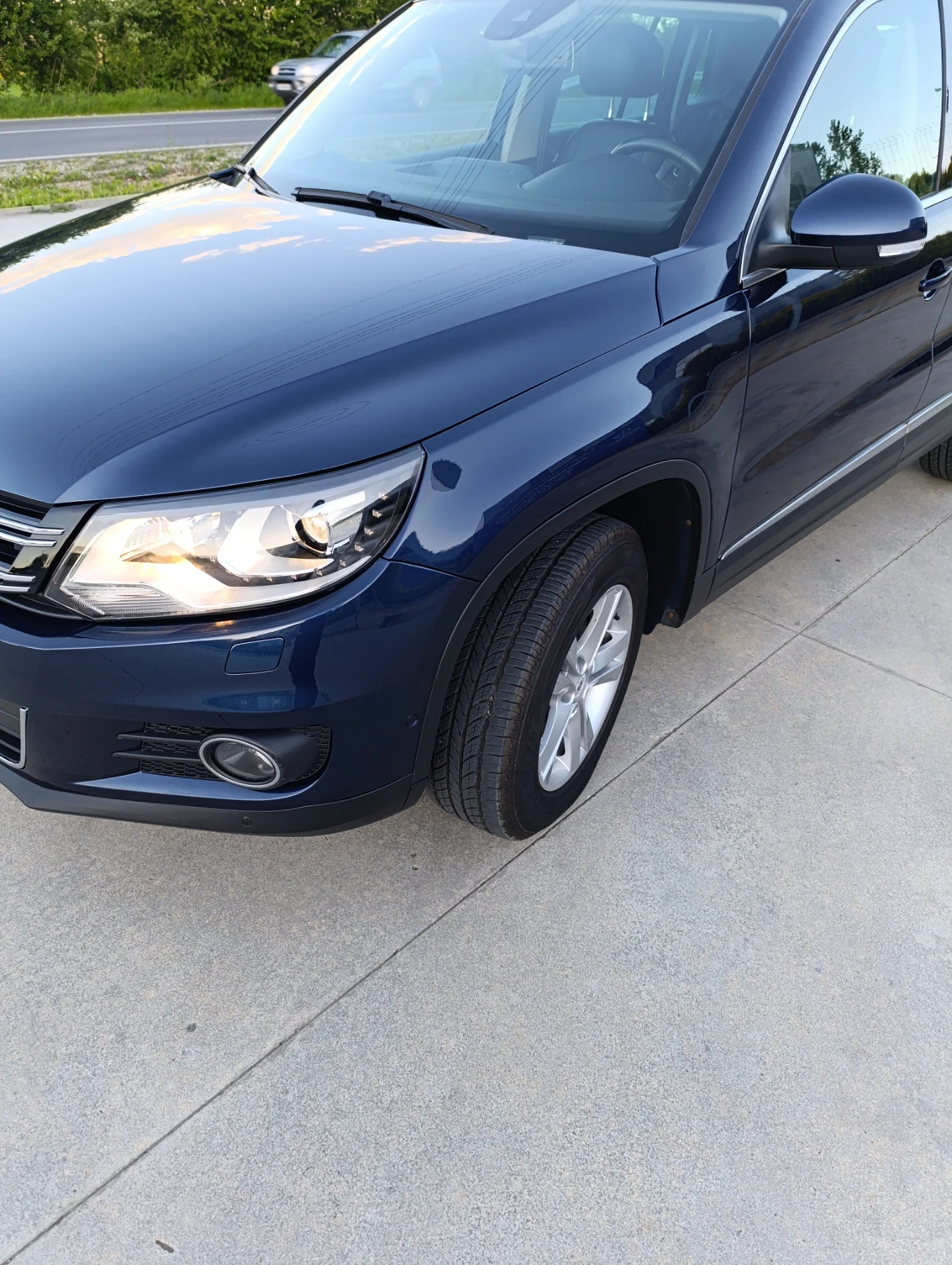 VW Tiguan 2.0TSI, снимка 2 - Автомобили и джипове - 54332815