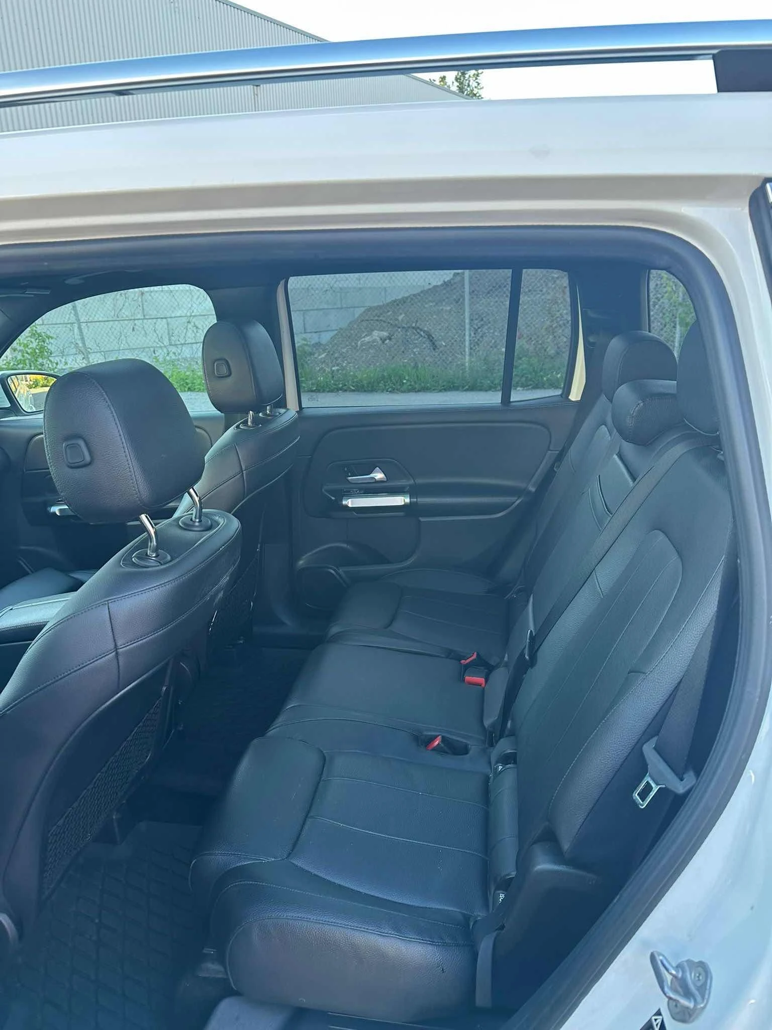 Mercedes-Benz GLB 250 4MATIC* DISTRONIC* CARFAX* , снимка 7 - Автомобили и джипове - 55905318