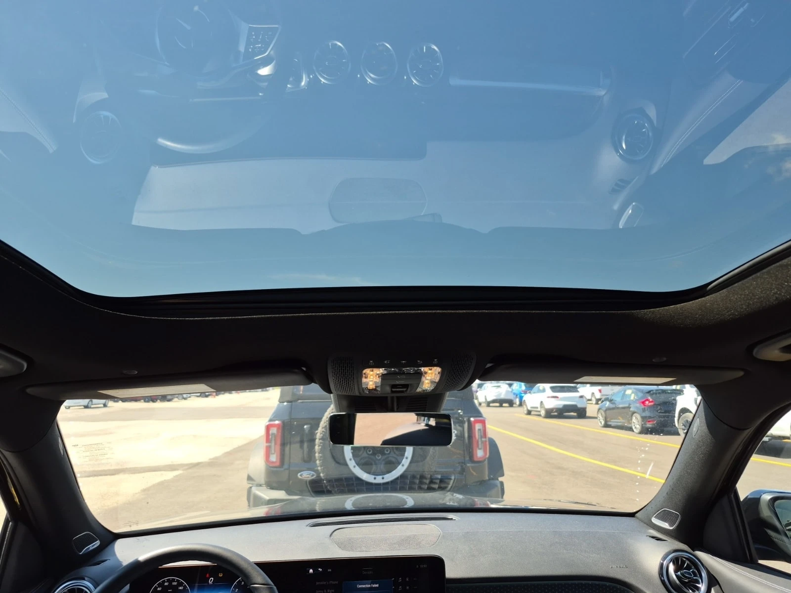 Mercedes-Benz GLB 250  DISTRONIC / 360 / MEMORY / BURMESTER , снимка 12 - Автомобили и джипове - 56023274