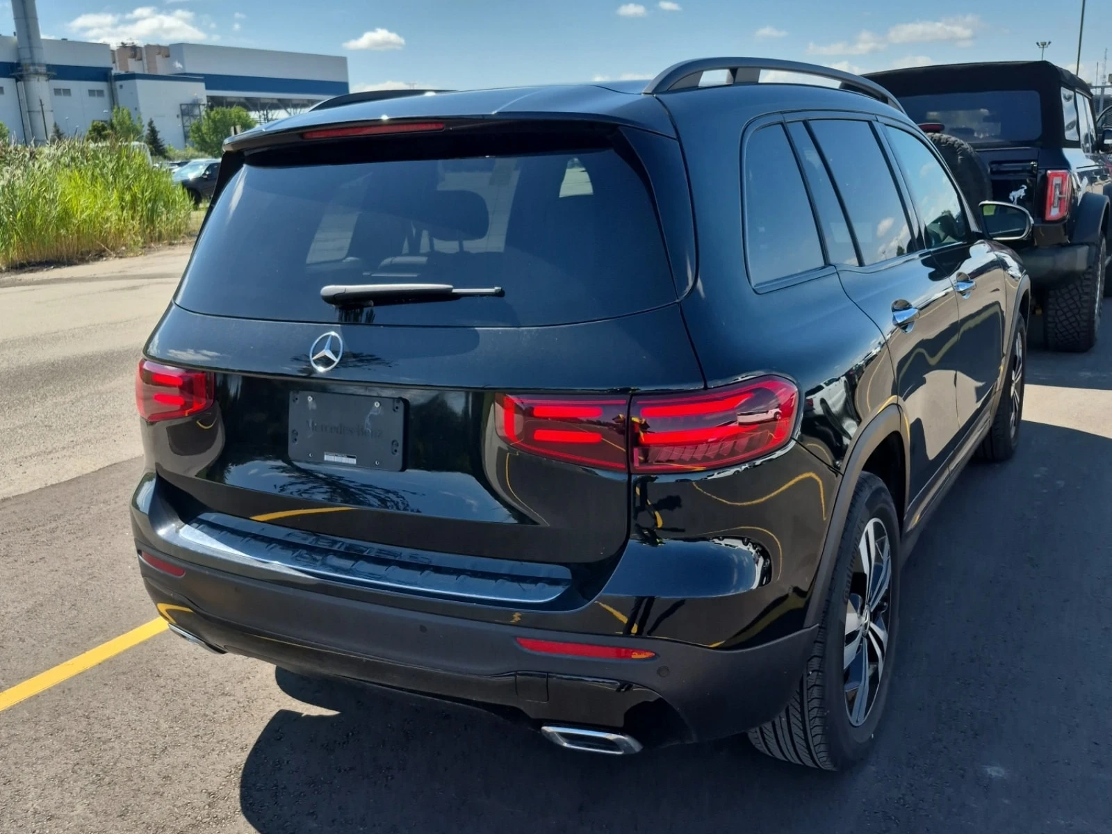 Mercedes-Benz GLB 250  DISTRONIC / 360 / MEMORY / BURMESTER , снимка 3 - Автомобили и джипове - 56023274