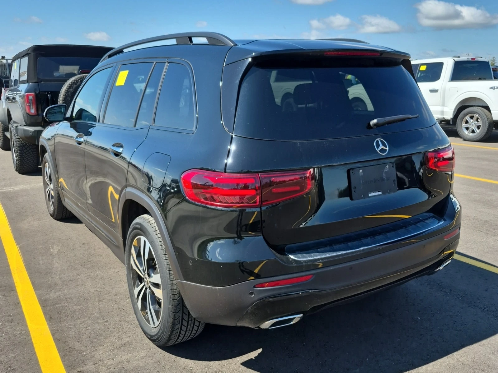 Mercedes-Benz GLB 250  DISTRONIC / 360 / MEMORY / BURMESTER , снимка 4 - Автомобили и джипове - 56023274