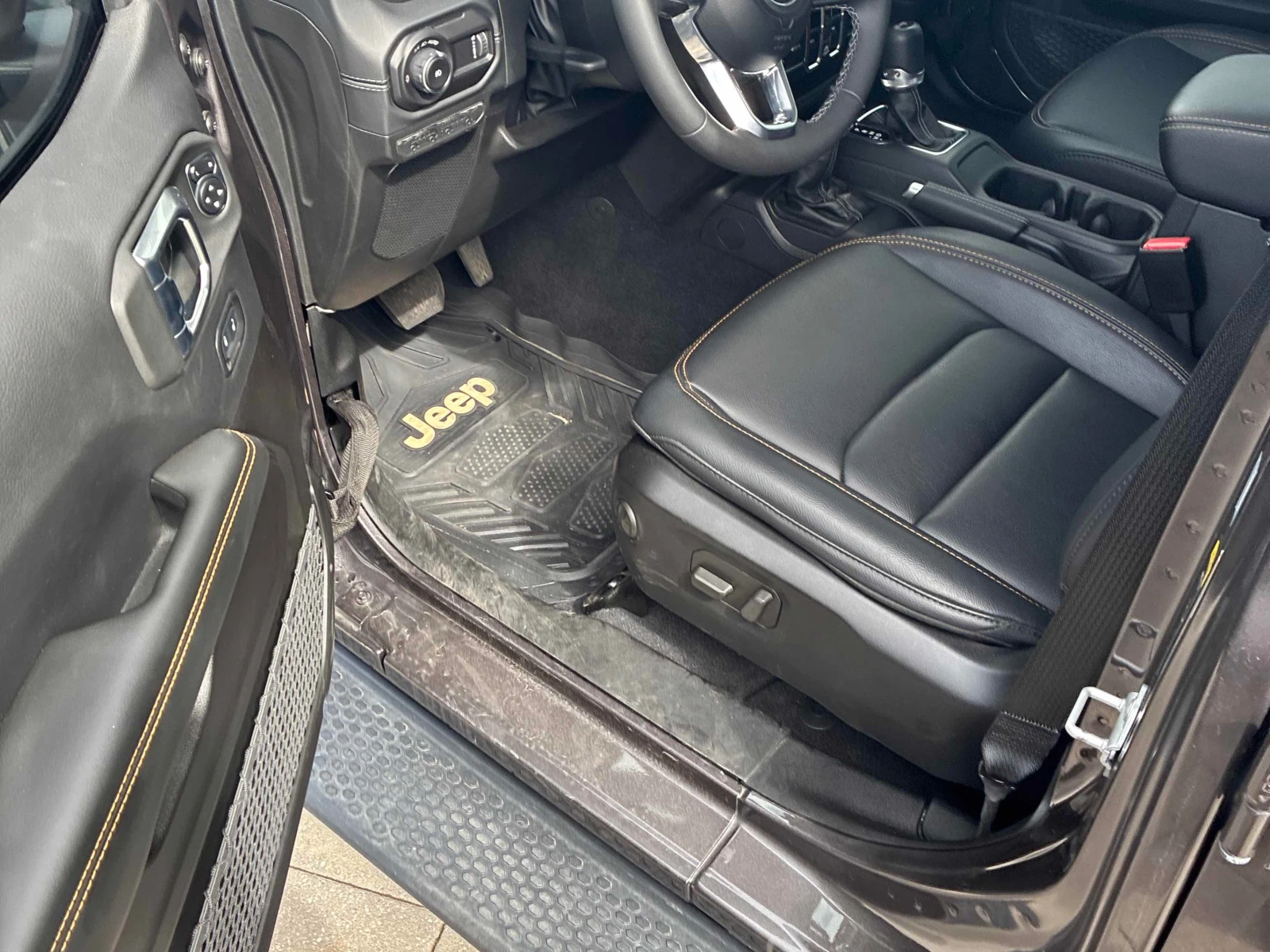 Jeep Wrangler  Sahara * CARFAX * БЕЗ ПЪРВОНАЧАЛНА ВНОСКА, снимка 5 - Автомобили и джипове - 56149958