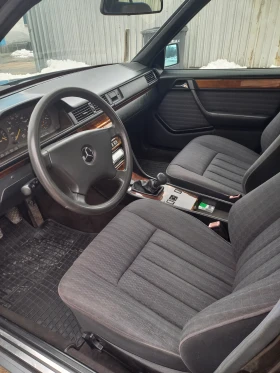 Mercedes-Benz 124 250D, снимка 12