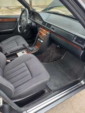 Mercedes-Benz 124 250D, снимка 10