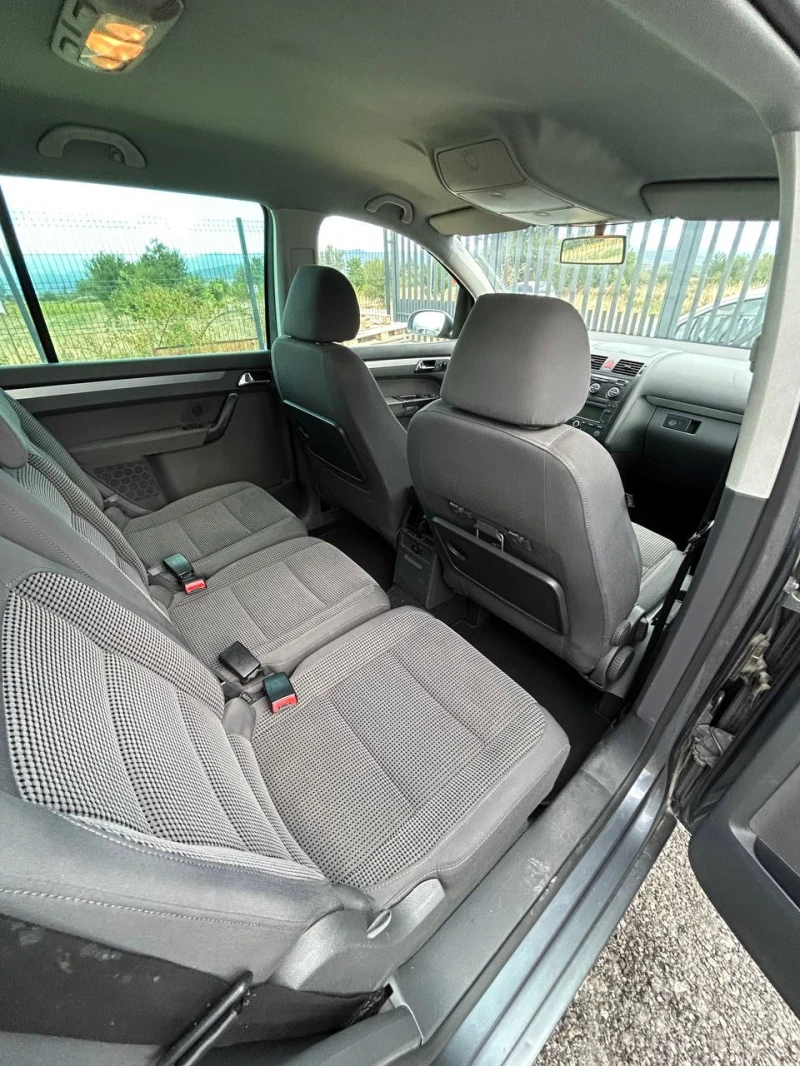 VW Touran, снимка 9 - Автомобили и джипове - 51648395