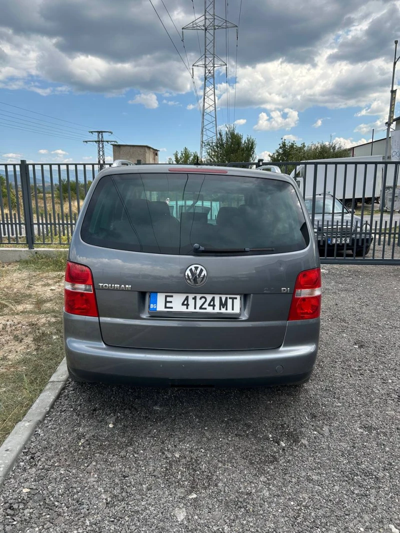 VW Touran, снимка 4 - Автомобили и джипове - 51648395