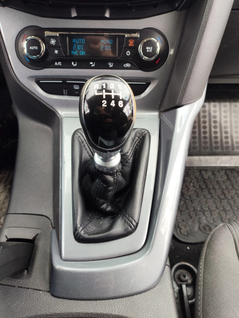 Ford Focus MK3 1.6TDCI Titanium Перфектен, снимка 8 - Автомобили и джипове - 52461550