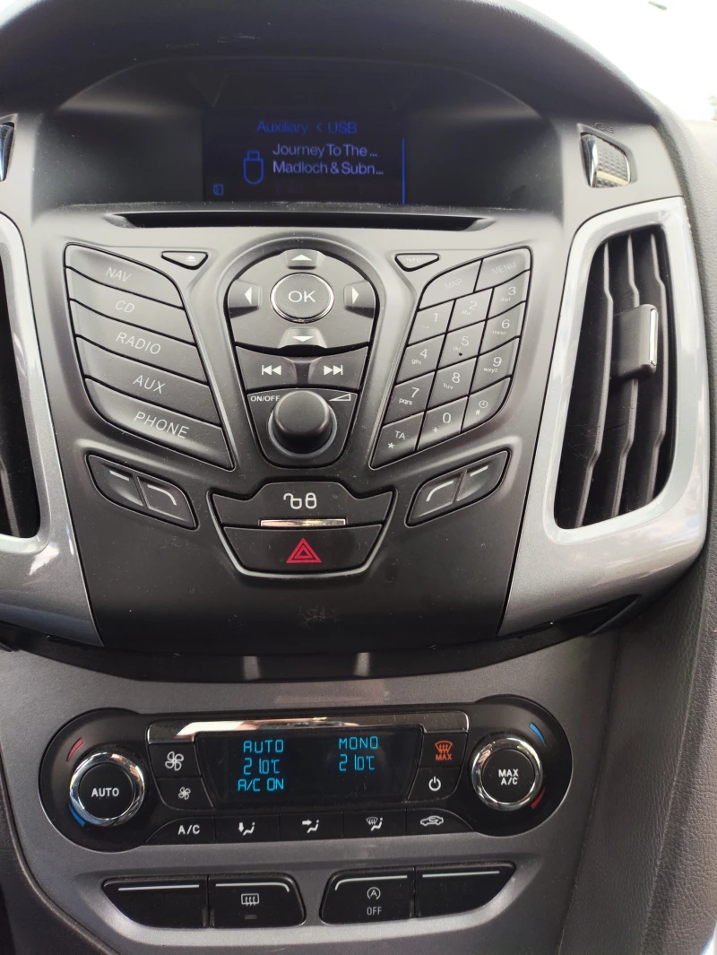 Ford Focus MK3 1.6TDCI Titanium Перфектен, снимка 9 - Автомобили и джипове - 52461550