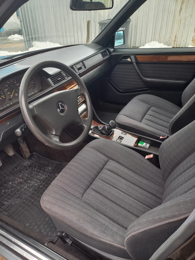 Mercedes-Benz 124 250D, снимка 12 - Автомобили и джипове - 53563044