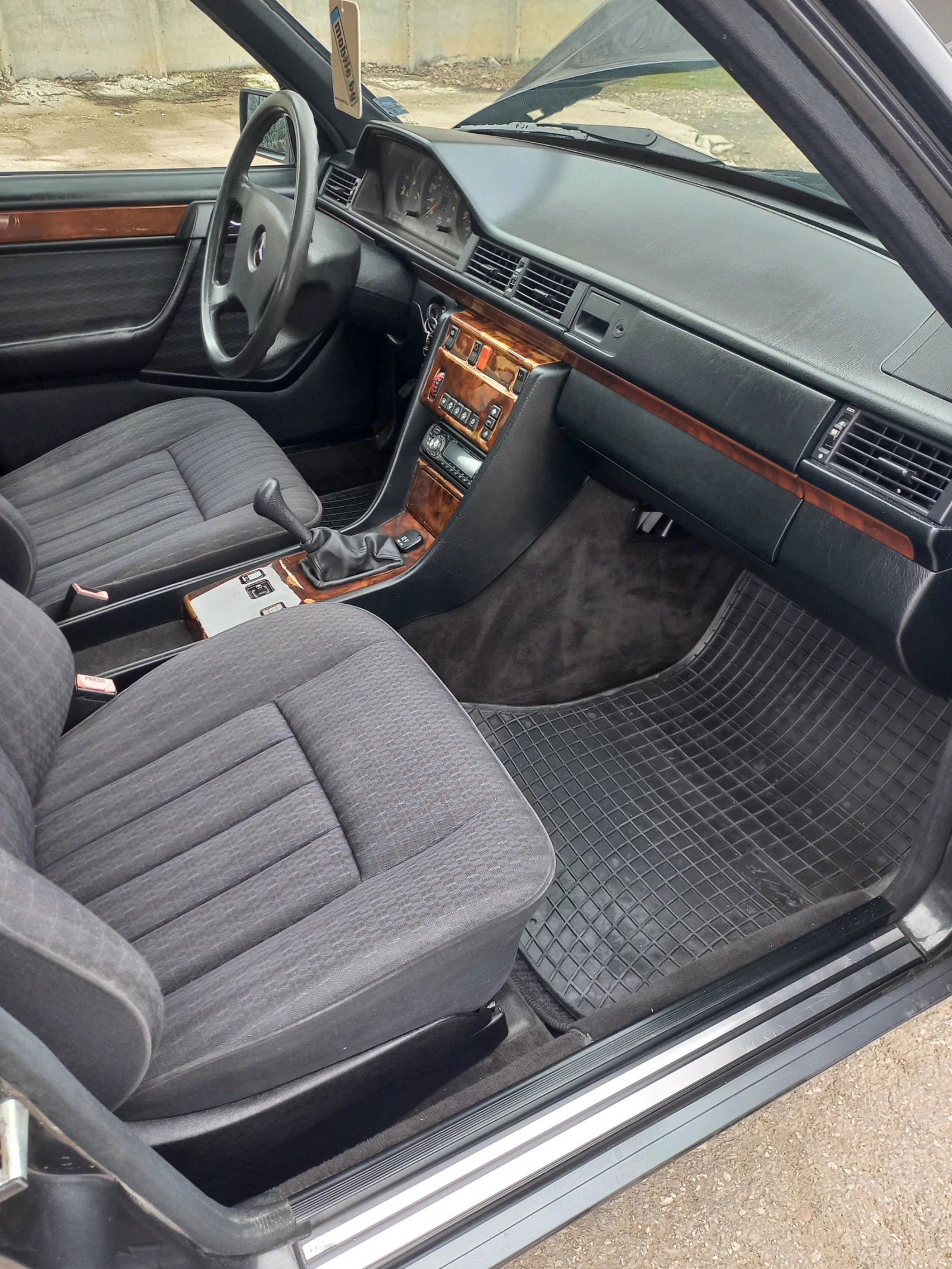 Mercedes-Benz 124 250D - изображение 10