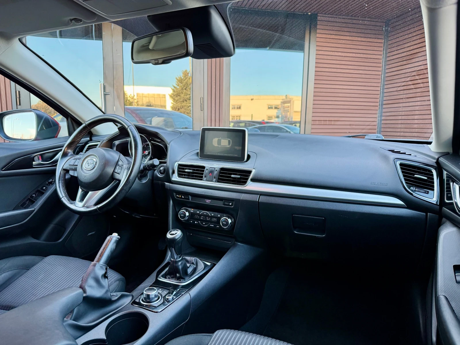 Mazda 3 2.2 SKYACTIV-D* Head up* Bose* Keyless, снимка 12 - Автомобили и джипове - 54137999