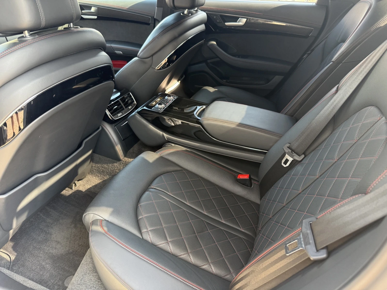 Audi S8 PLUS / CARBON / CERAMIC / 360 /ACC                , снимка 13 - Автомобили и джипове - 55050482
