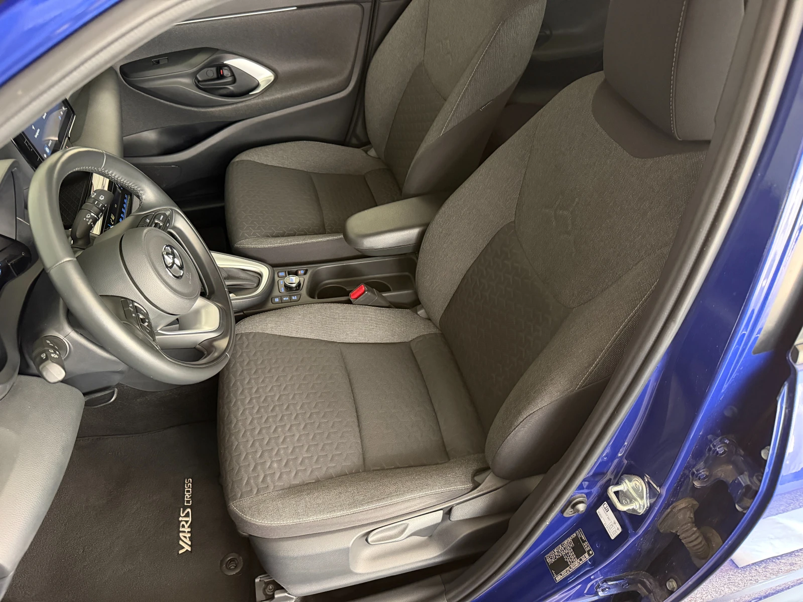 Toyota Yaris Cross 1.5 Hybrid 4х4* С ПЪЛНА СЕРВИЗНА ИСТОРИЯ В TOYOTA , снимка 8 - Автомобили и джипове - 55654498