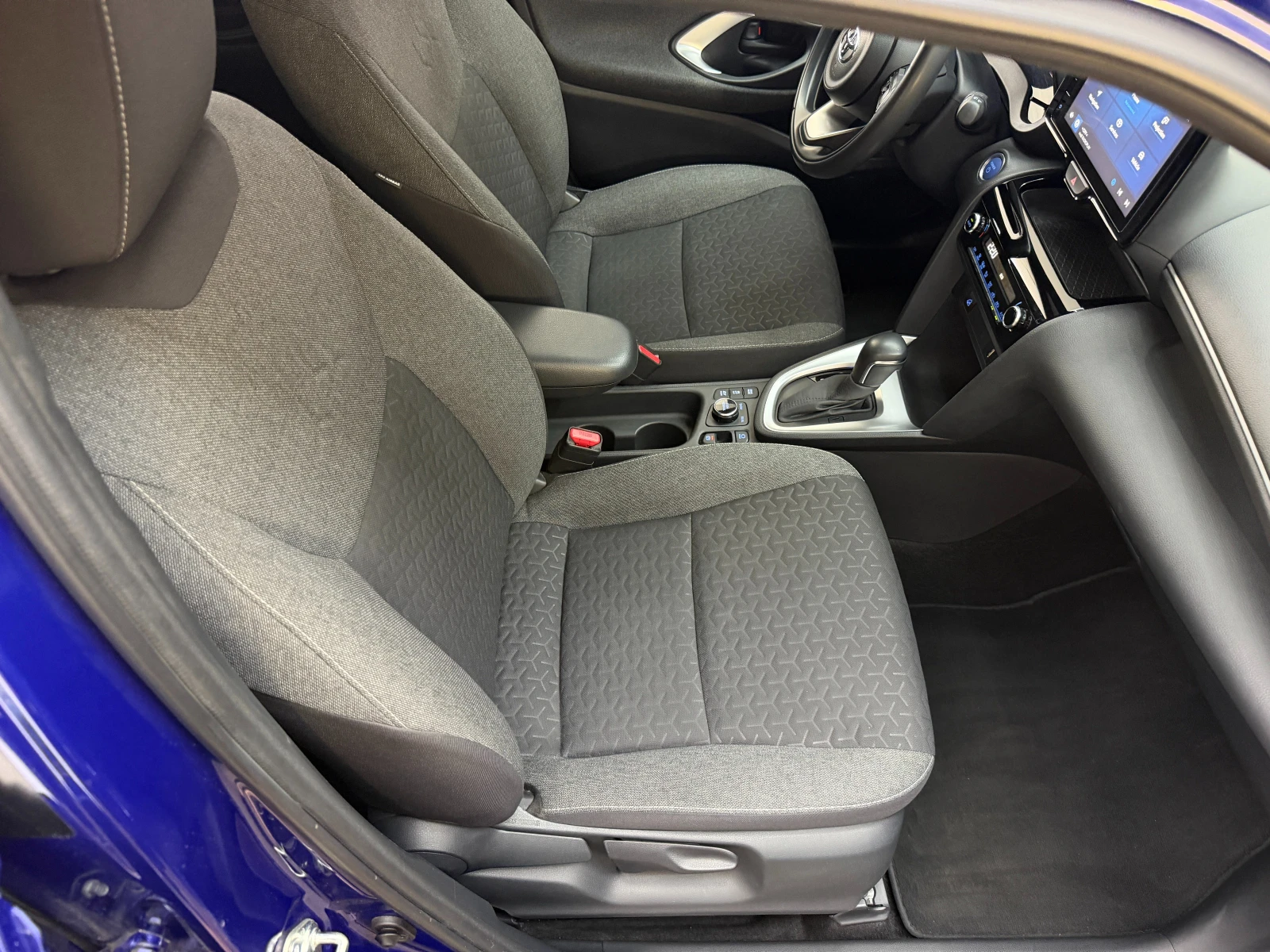 Toyota Yaris Cross 1.5 Hybrid 4х4* С ПЪЛНА СЕРВИЗНА ИСТОРИЯ В TOYOTA , снимка 16 - Автомобили и джипове - 55654498