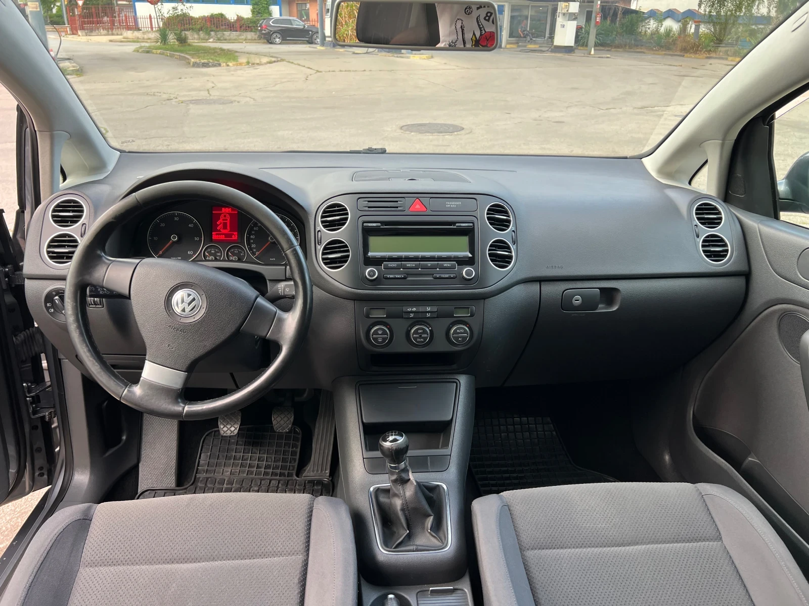 VW Golf Plus 1.9TDI  105к.с.ОБСЛУЖЕН , снимка 8 - Автомобили и джипове - 55866751